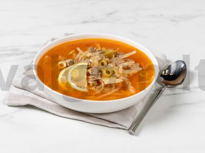 Grybų solianka keptuvėje pagrindine nuotrauka