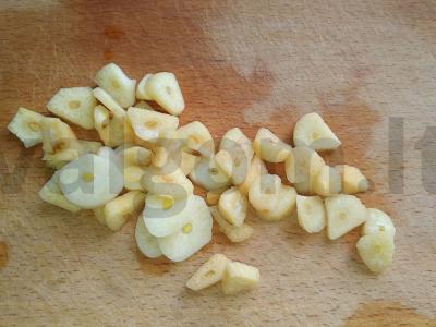 Vištienos širdelės su padažu ir grikių koše keptuvėje Žingsnis 1