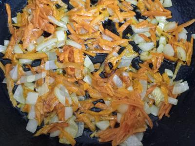 Žaliosios pupelės su kiaulienos faršu Žingsnis 1