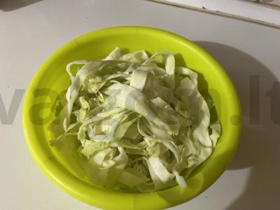 Rudasis pyragas iš mielinės tešlos su traškia kopūstų įdaru Žingsnis 4