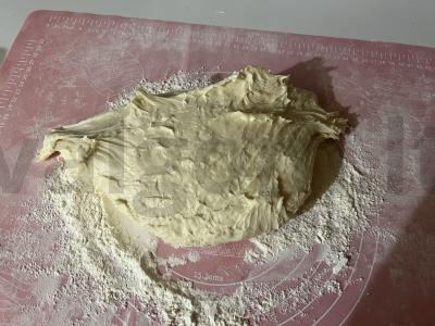 Rudasis pyragas iš mielinės tešlos su traškia kopūstų įdaru Žingsnis 5