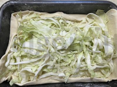 Rudasis pyragas iš mielinės tešlos su traškia kopūstų įdaru Žingsnis 9