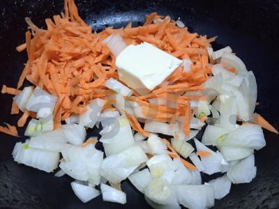 Kuskusas su brokoliais, morkomis ir svogūnais Žingsnis 3