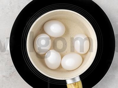 Vokiečių kiaušinių salotas Žingsnis 1