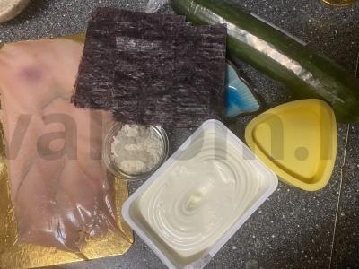 Onigiri su lašiša ir agurku Žingsnis 1