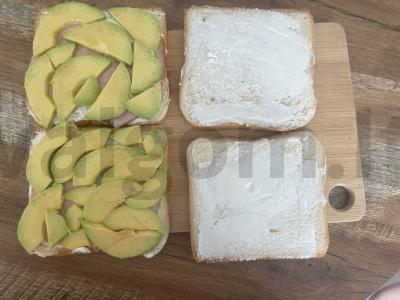 Sumuštinis su kumpiu, kreminiu sūriu ir avokadu Žingsnis 3