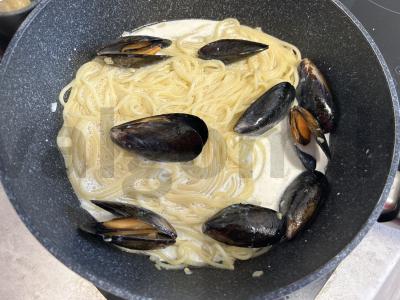 Makaronai su midijomis grietinėlės padaže Žingsnis 4