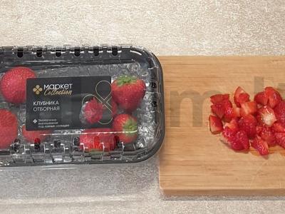 Oro meringos ritinys su šviežiomis braškėmis Žingsnis 5