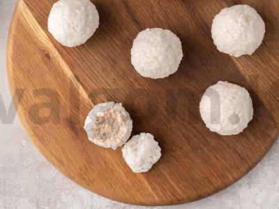 Japonų ryžių kamuoliukai onigiri Žingsnis 4