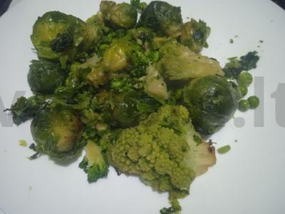 Kiaušiniai su brokoliais, Briuselio kopūstais ir žirneliais Žingsnis 6