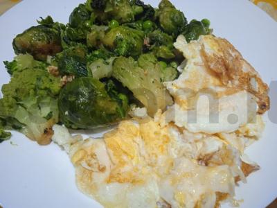 Kiaušiniai su brokoliais, Briuselio kopūstais ir žirneliais Žingsnis 7