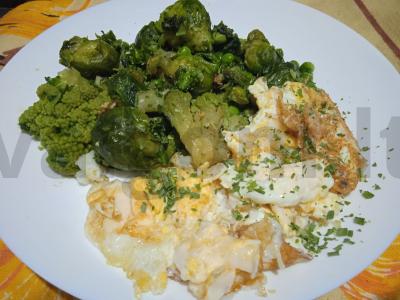 Kiaušiniai su brokoliais, Briuselio kopūstais ir žirneliais pagrindine nuotrauka