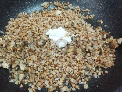 Grikių košė su pievagrybiais Žingsnis 3