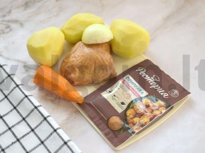 Troškinta bulvė su rūkytomis vištienos krūtinėlėmis Žingsnis 1