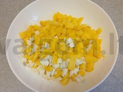 Vegetariška okroška su raudonuoju svogūnu ant duonos kvašo Žingsnis 2