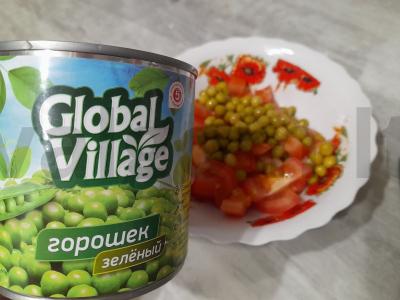 Sultingas pomidorų salotas su žirneliais ir svogūnais Žingsnis 3