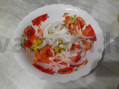 Sultingas pomidorų salotas su žirneliais ir svogūnais Žingsnis 5