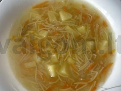 Kvapnus vištienos sultinys su makaronais pagrindine nuotrauka