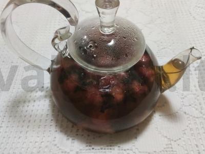 Arbata su avietėmis ir imbieru pagrindine nuotrauka