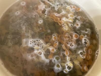 Makaronai su dešra, sūriu ir daržovėmis Žingsnis 1