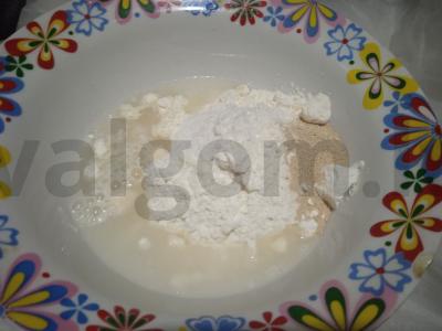 Pica su sūdyta dešra, alyvuogėmis ir pievagrybiais Žingsnis 1