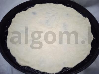 Pica su sūdyta dešra, alyvuogėmis ir pievagrybiais Žingsnis 3