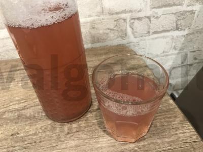 Kvapnus ir sočius kompotas iš sezoninių vaisių pagrindine nuotrauka