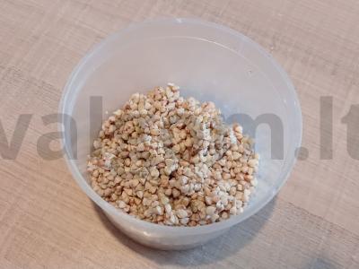 Žaliosios grikių garnyras su paprika, morkomis ir česnaku Žingsnis 1