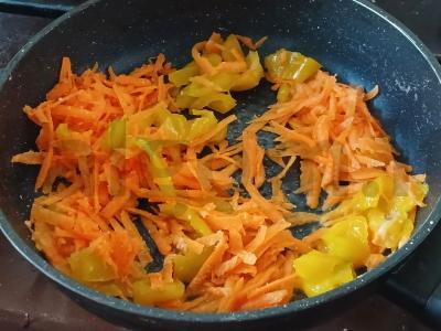 Žaliosios grikių garnyras su paprika, morkomis ir česnaku Žingsnis 3