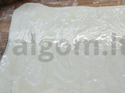 Sluoksniuotos lazdelės su ruduoju cukrumi ir cinamonu Žingsnis 3