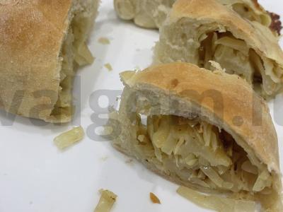 Aštrus ritinys su sūriu ir kopūstais pagrindine nuotrauka