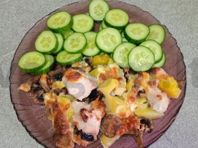 Keptas bulvių, kalakutienos ir pievagrybių patiekalas pagrindine nuotrauka