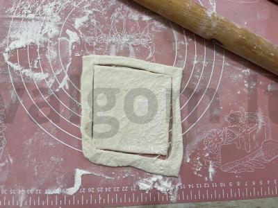 Sūrio picos vyniojimai iš sluoksniuotos tešlos Žingsnis 3