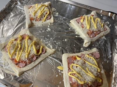 Sūrio picos vyniojimai iš sluoksniuotos tešlos Žingsnis 14