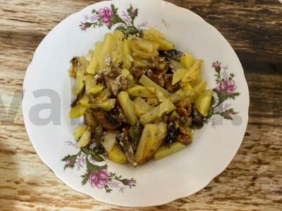 Kepta bulvė su grybų asorti pagrindine nuotrauka