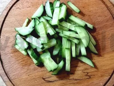 Salotos su burokėliais ir šviežiu agurku Žingsnis 2