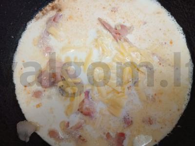 Farfalle su bekono, grietinėlės ir sūrio padažu Žingsnis 4