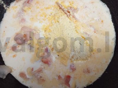 Farfalle su bekono, grietinėlės ir sūrio padažu Žingsnis 5