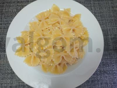 Farfalle su bekono, grietinėlės ir sūrio padažu Žingsnis 7