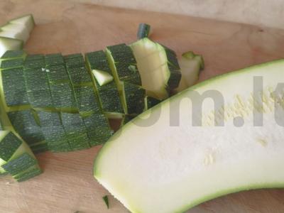 Omletas su cukinija po sūriu Žingsnis 1