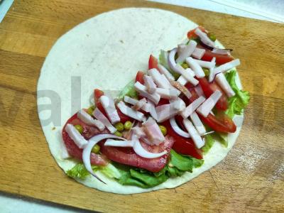 Tortilija iš kvietinės plokštelės su daržovėmis Žingsnis 4