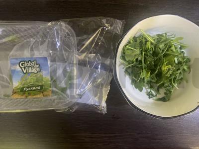 Rukolos salotos su pomidorais ir fetos sūriu Žingsnis 1