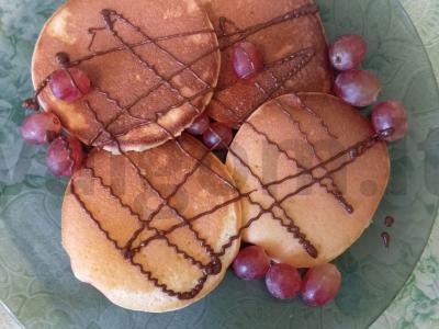 Pankekai su pienu pagrindine nuotrauka