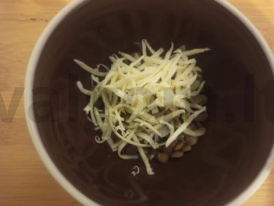 Virta lęša su keptu svogūnu ir sūriu Žingsnis 3