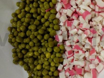 Puikus salotas su jūros kopūstais ir krabų lazdelėmis Žingsnis 1