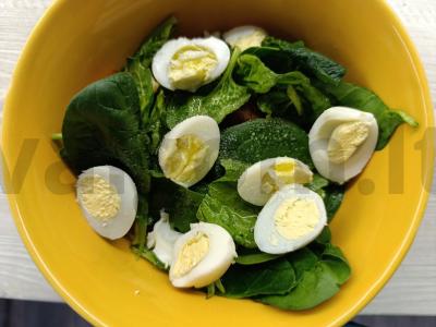 Salotos su špinatais ir putpelių kiaušiniu Žingsnis 4