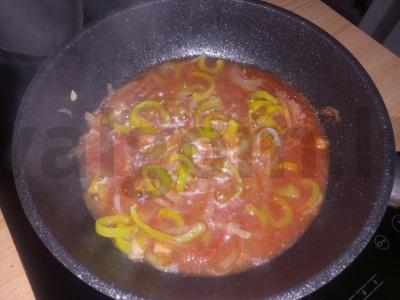 Kiaušinienė su kumpiu ir svogūnais pusryčiams Žingsnis 2