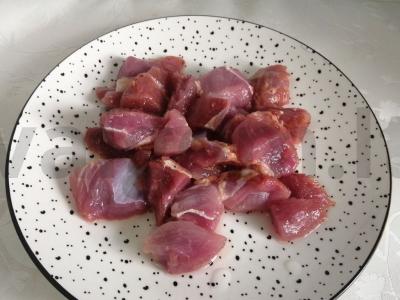 Kiaulienos guliašas su prieskoniais plovui Žingsnis 1