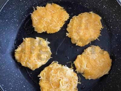 Kepti moliūgų ir bulvių blynai Žingsnis 4