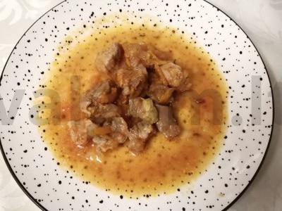 Kiaulienos guliašas su prieskoniais plovui pagrindine nuotrauka